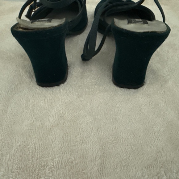 Unlisted Dark Green Velvet Criss Cross Strap Chunky Heels 7M PRE-OWNED - Picture 5 of 9
